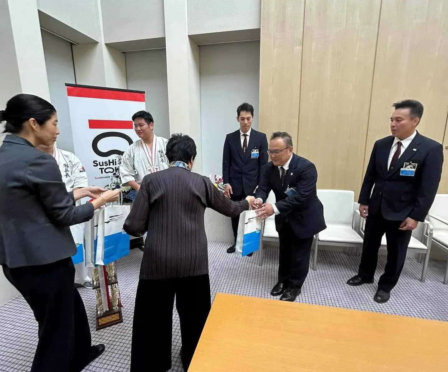 【東京都知事表敬訪問】